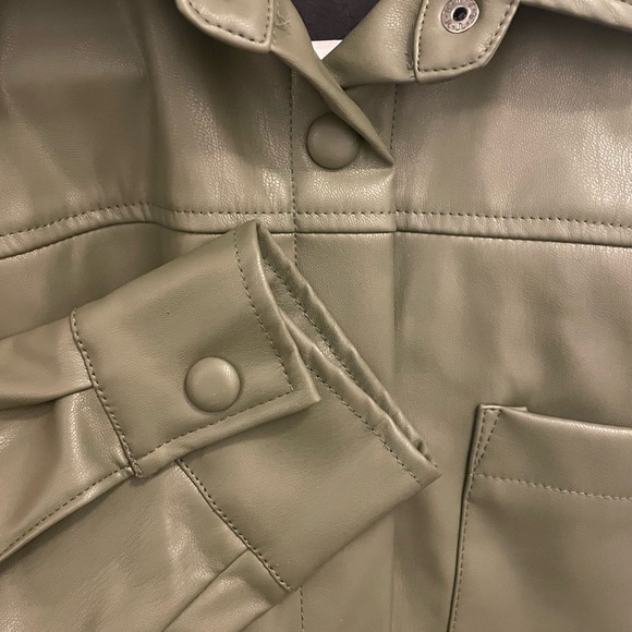 Ardene Olive Green Oversized Shacket size Small 🫒 - Picture 6 of 8